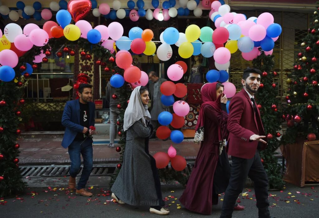 تالىبان ئەخلاق ساقچىلىرى ئاشىق-مەشۇقلار بايرىمى تەبرىكلىگەنلەرنى قولغا ئالدى