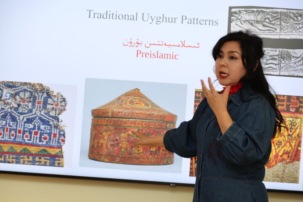 ئۇيغۇرچە نۇسخىلار ۋە ئۇيغۇر مىللىي كىملىكى ھەققىدە ئۆتۈلگەن دەرس